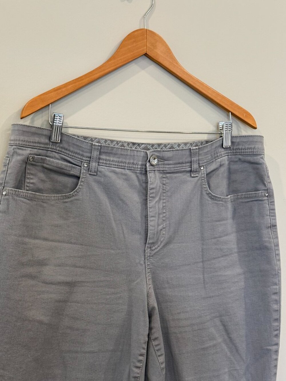 Straight Leg Light Gray Denim Jeans Size 18 - Picture 3 of 7